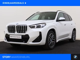 BMW X1 xDrive25e M Sport Automaat / Panoramadak / Trekhaak / Achteruitrijcamera / M Adaptief onderstel / Sportstoelen / Adaptieve LED / Comfort Access