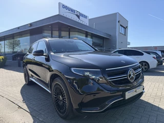 Hoofdafbeelding Mercedes-Benz EQC Mercedes-Benz EQC 400 4MATIC AMG Line 80 kWh Schuifdak | Memory | Contourstoelen | Trekhaak | HUD | Keyless