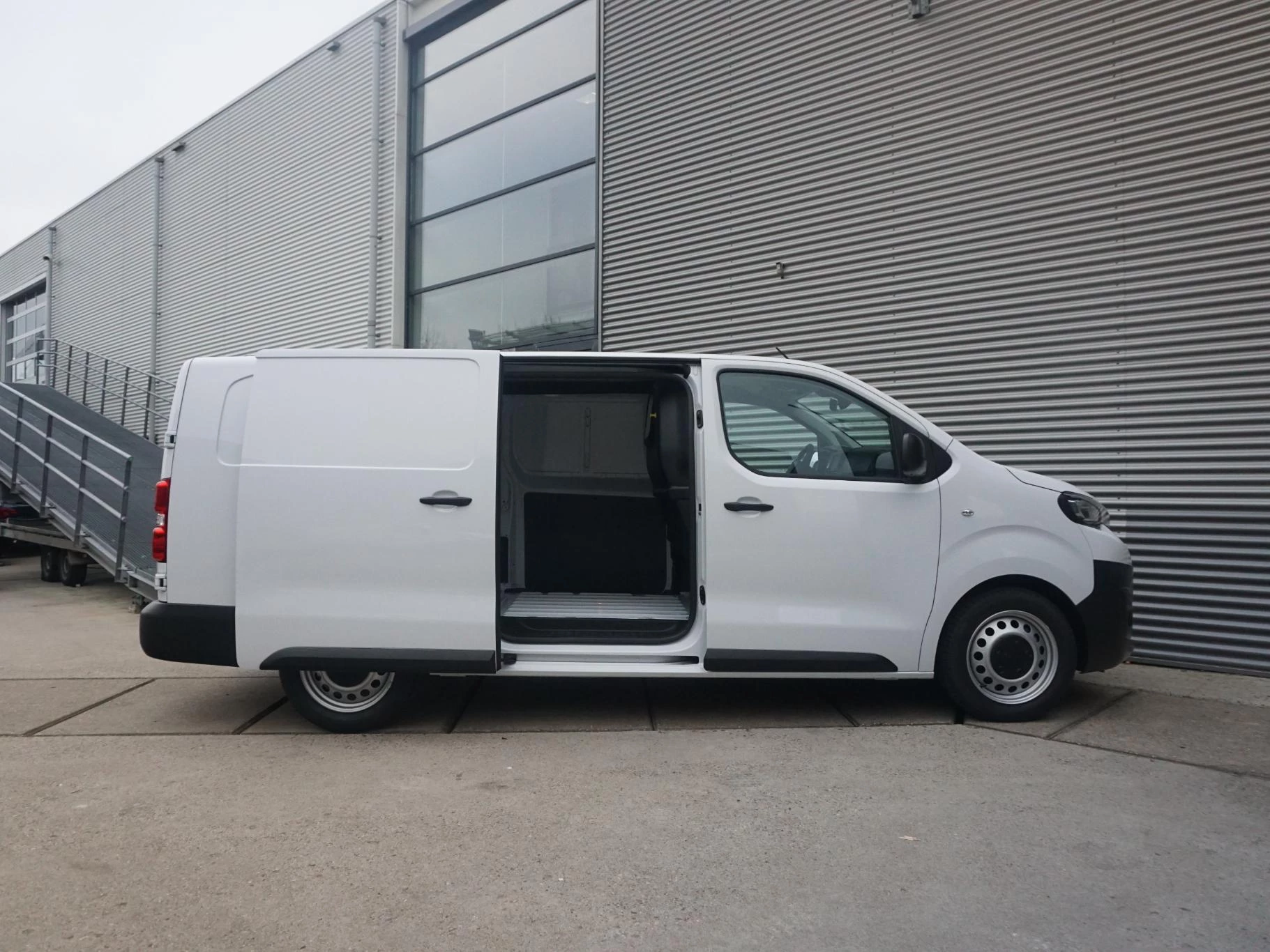 Hoofdafbeelding Peugeot e-Expert