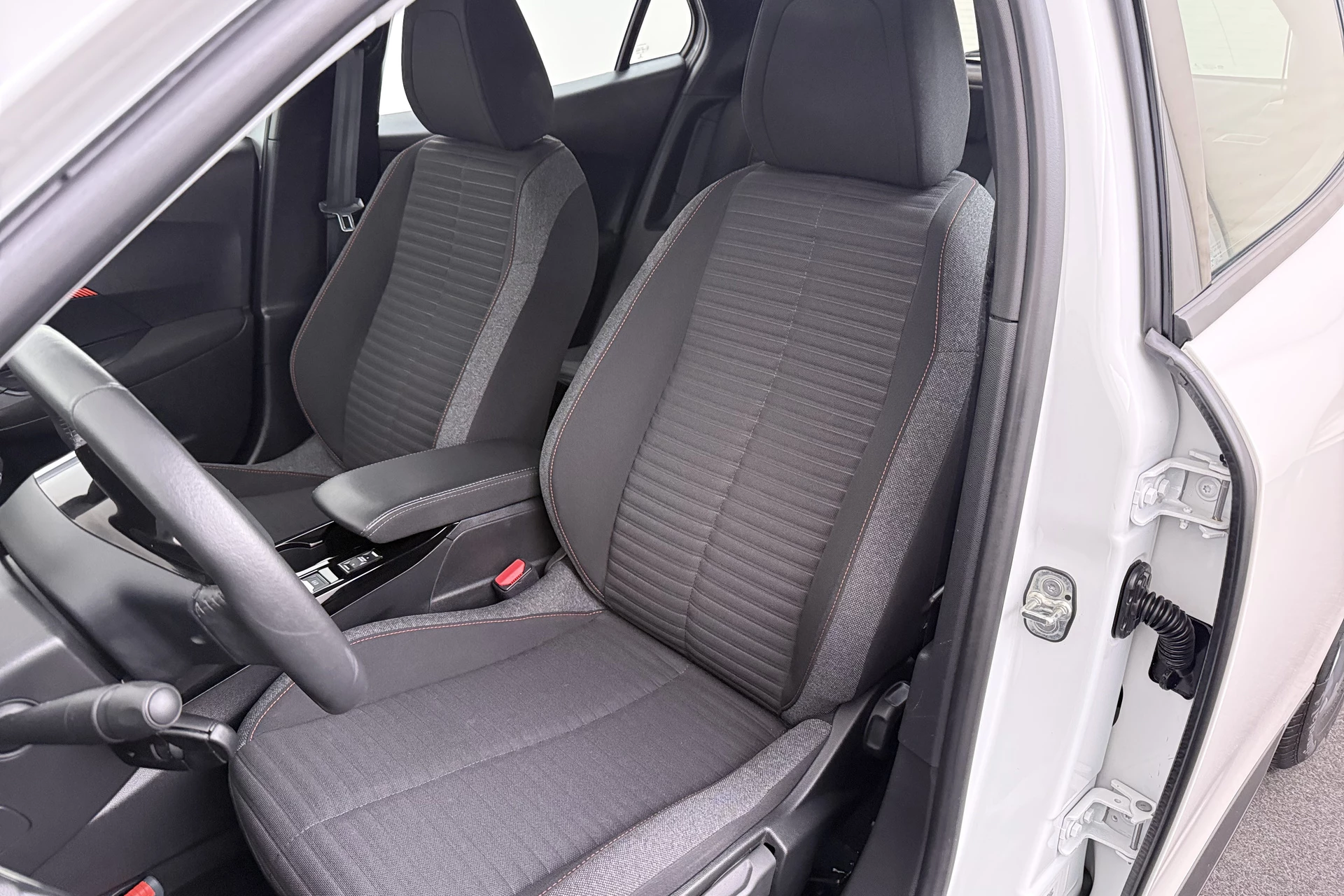 Hoofdafbeelding Peugeot e-2008