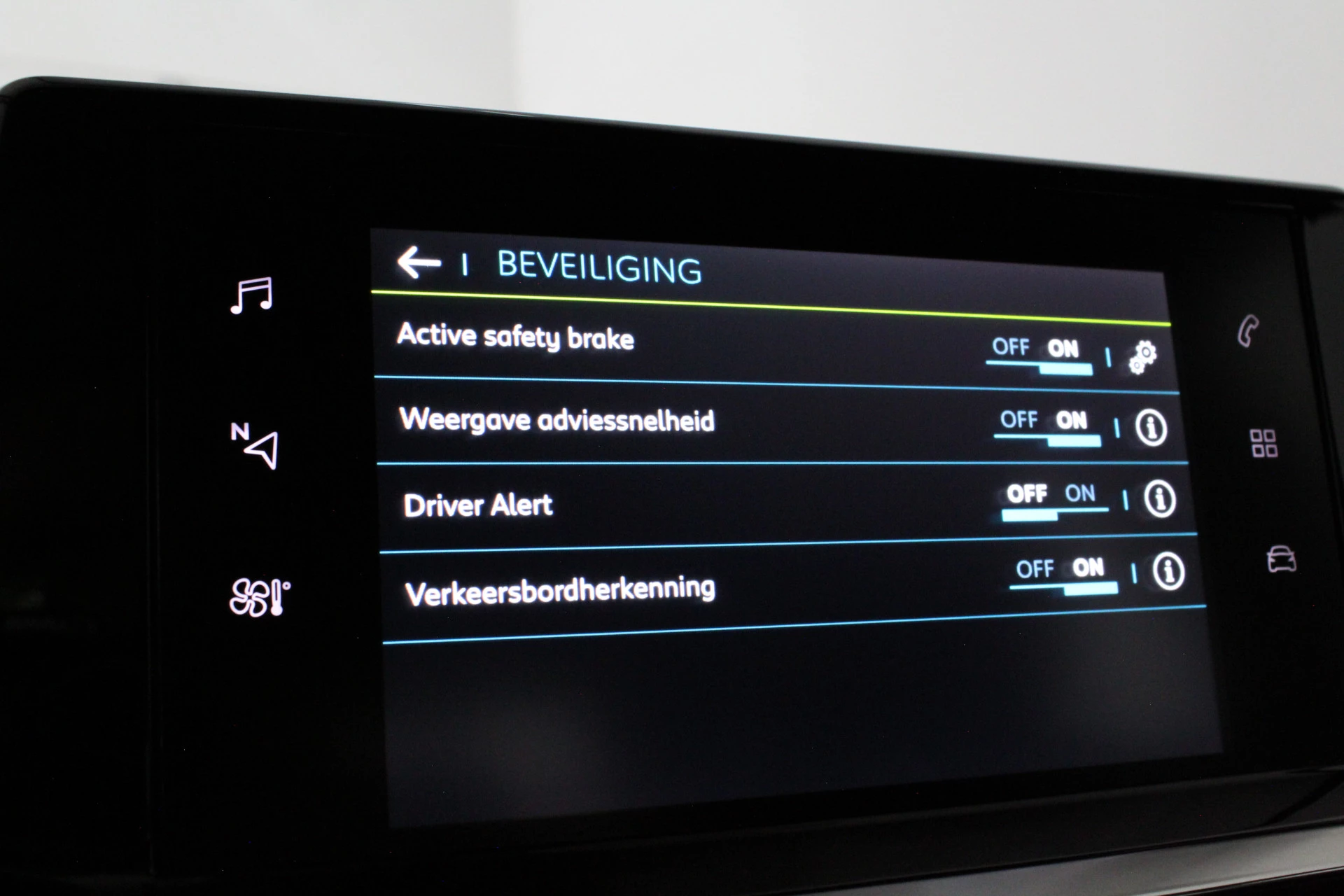 Hoofdafbeelding Peugeot e-2008