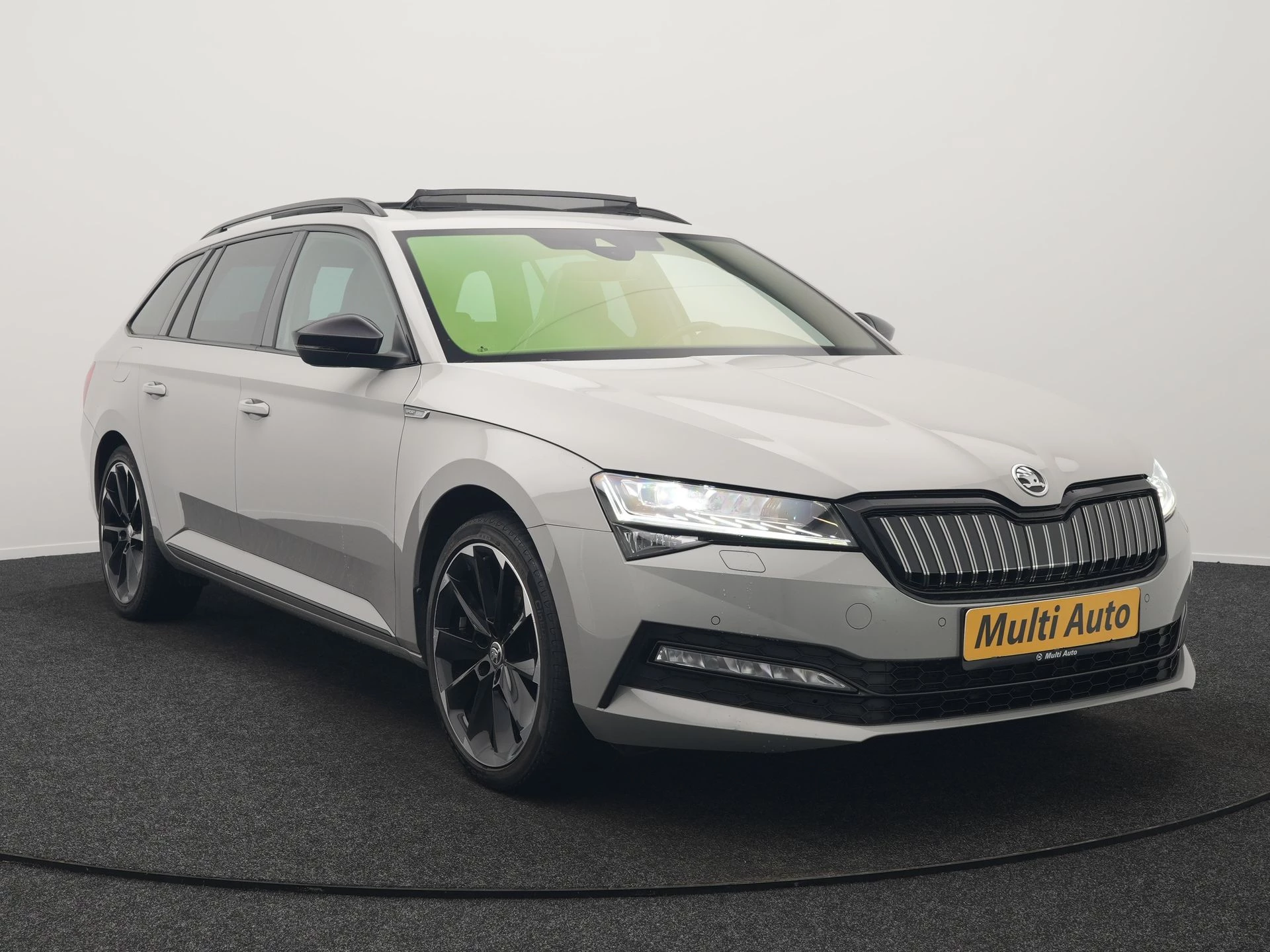 Hoofdafbeelding Škoda Superb