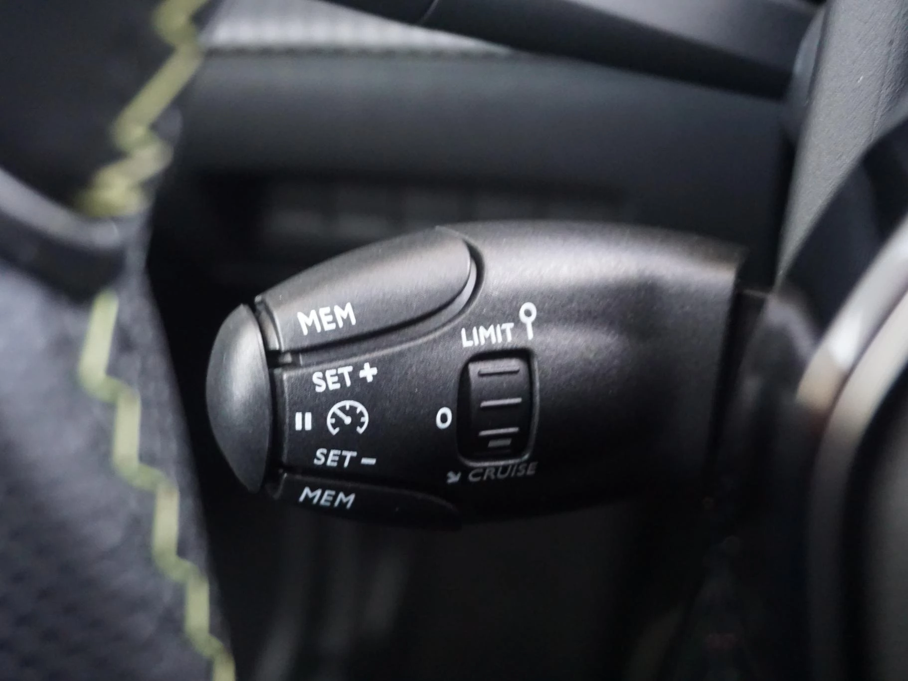 Hoofdafbeelding Peugeot e-2008