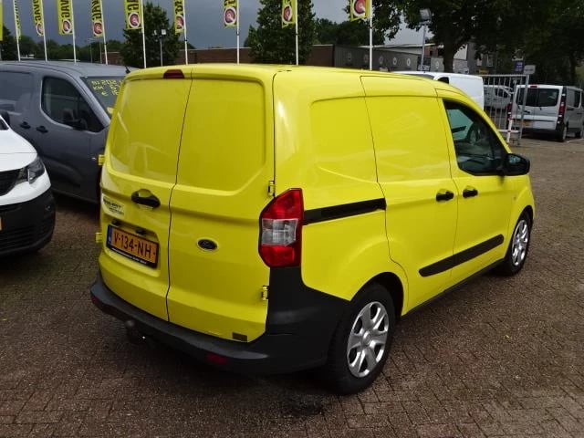 Hoofdafbeelding Ford Transit Courier