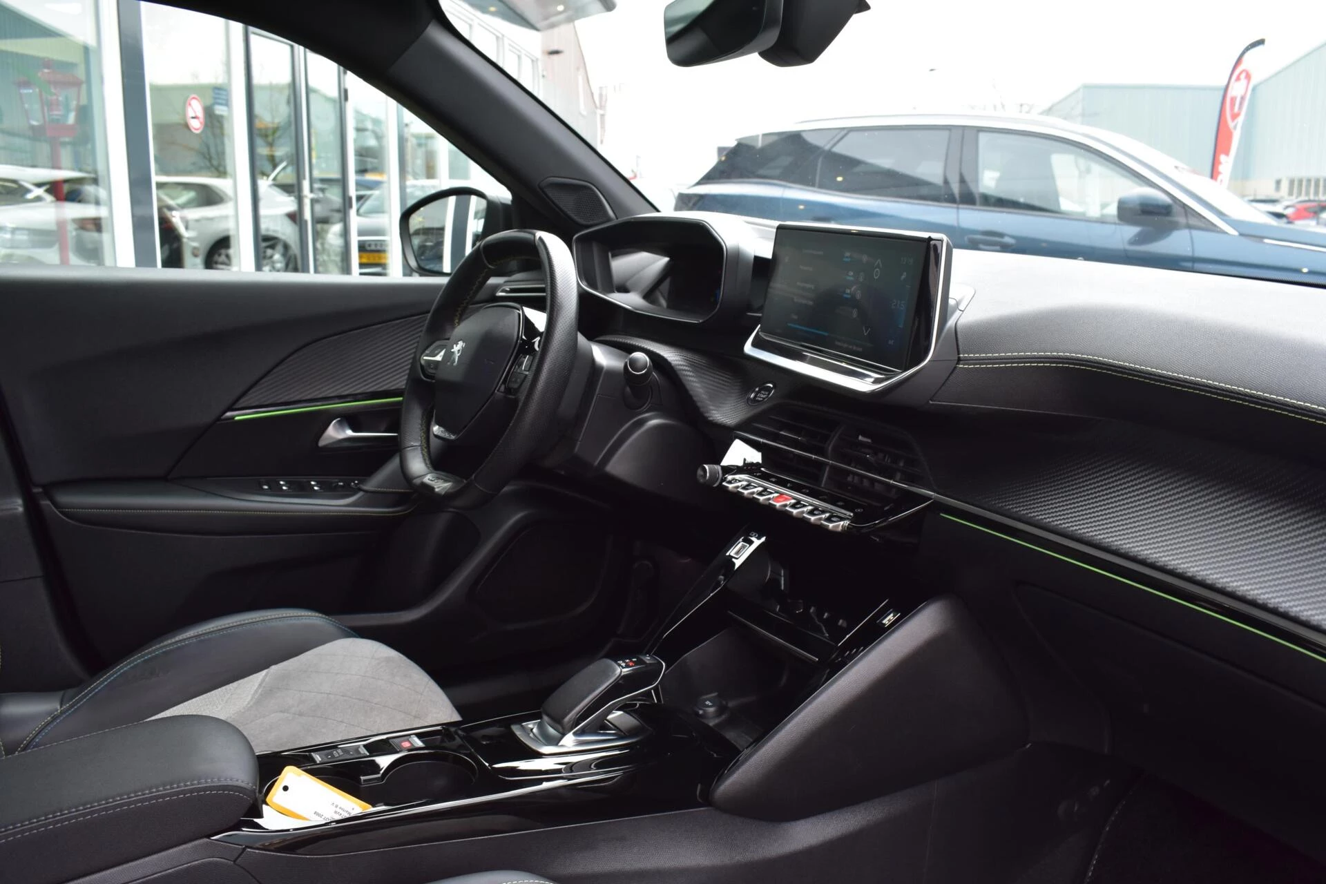 Hoofdafbeelding Peugeot e-2008