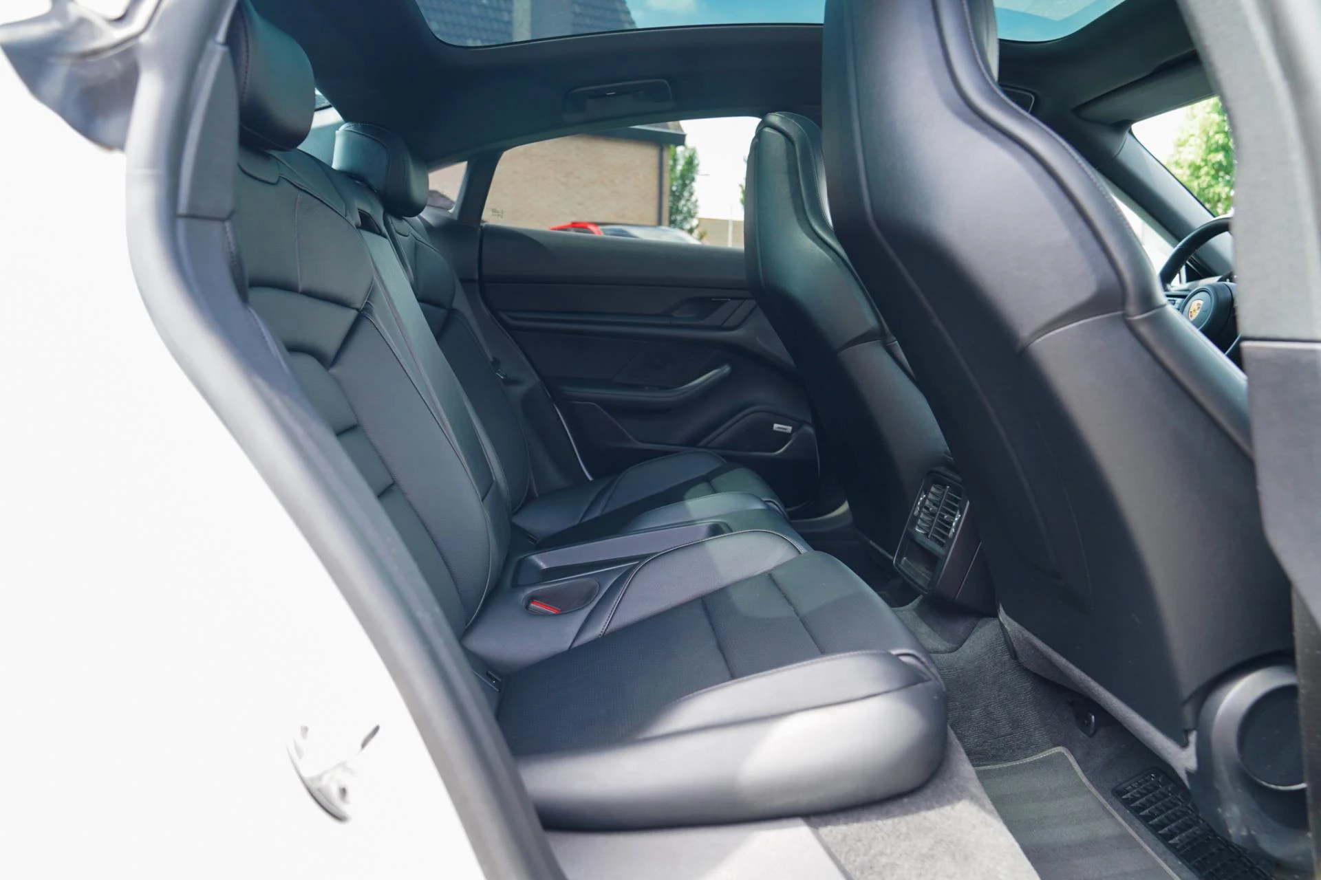 Hoofdafbeelding Porsche Taycan