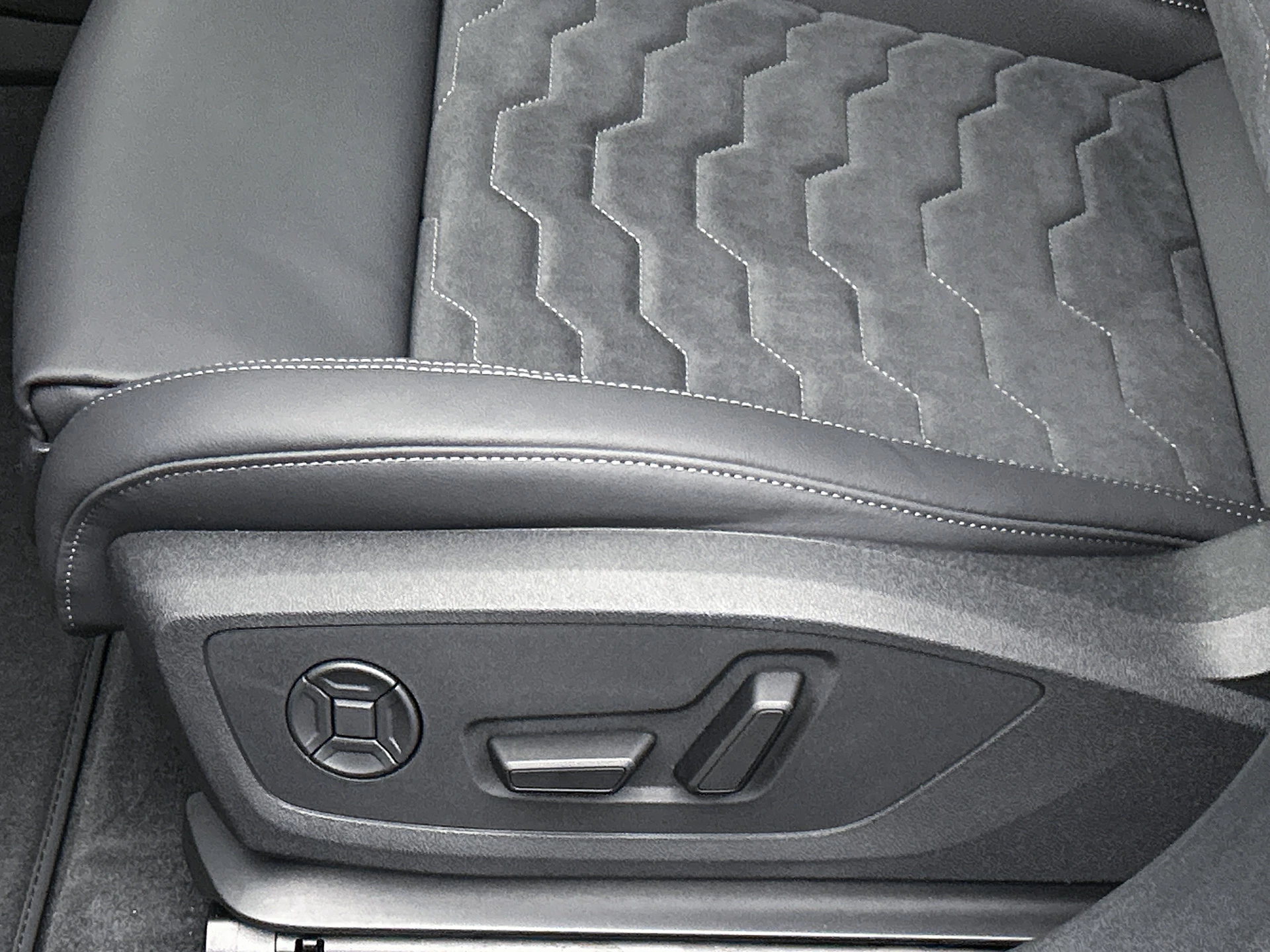 Hoofdafbeelding Audi A6 Avant e-tron