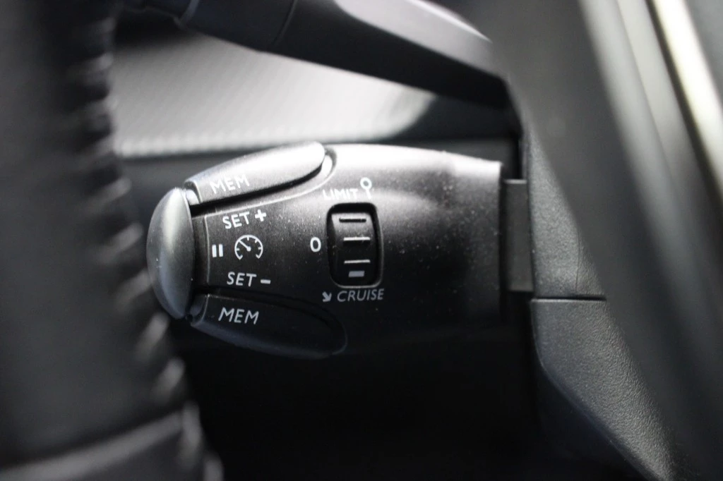 Hoofdafbeelding Peugeot e-2008