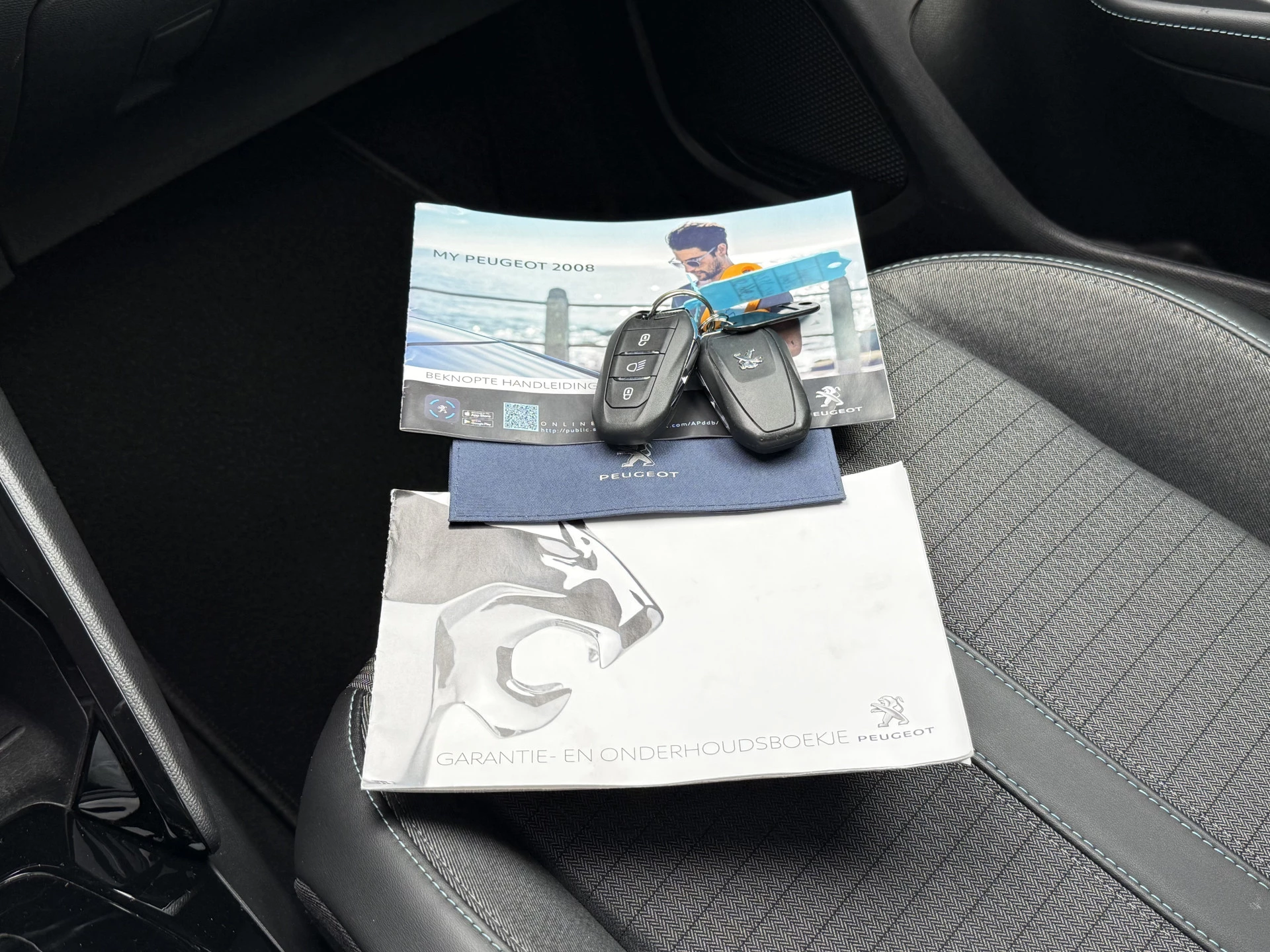 Hoofdafbeelding Peugeot e-2008