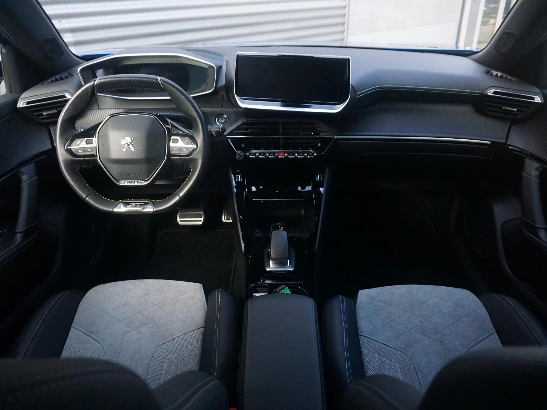 Hoofdafbeelding Peugeot e-2008