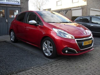 Peugeot 208 1.2 PureTech Signature, 5Drs. Dealer onderouden