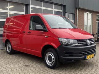 Hoofdafbeelding Volkswagen Transporter Volkswagen Transporter 2.0 TDI L1H1 150pk Airco Cruise controle Trekhaak 2500kg Euro 6 Dealer onderhouden 1e Eigenaar 110 kw