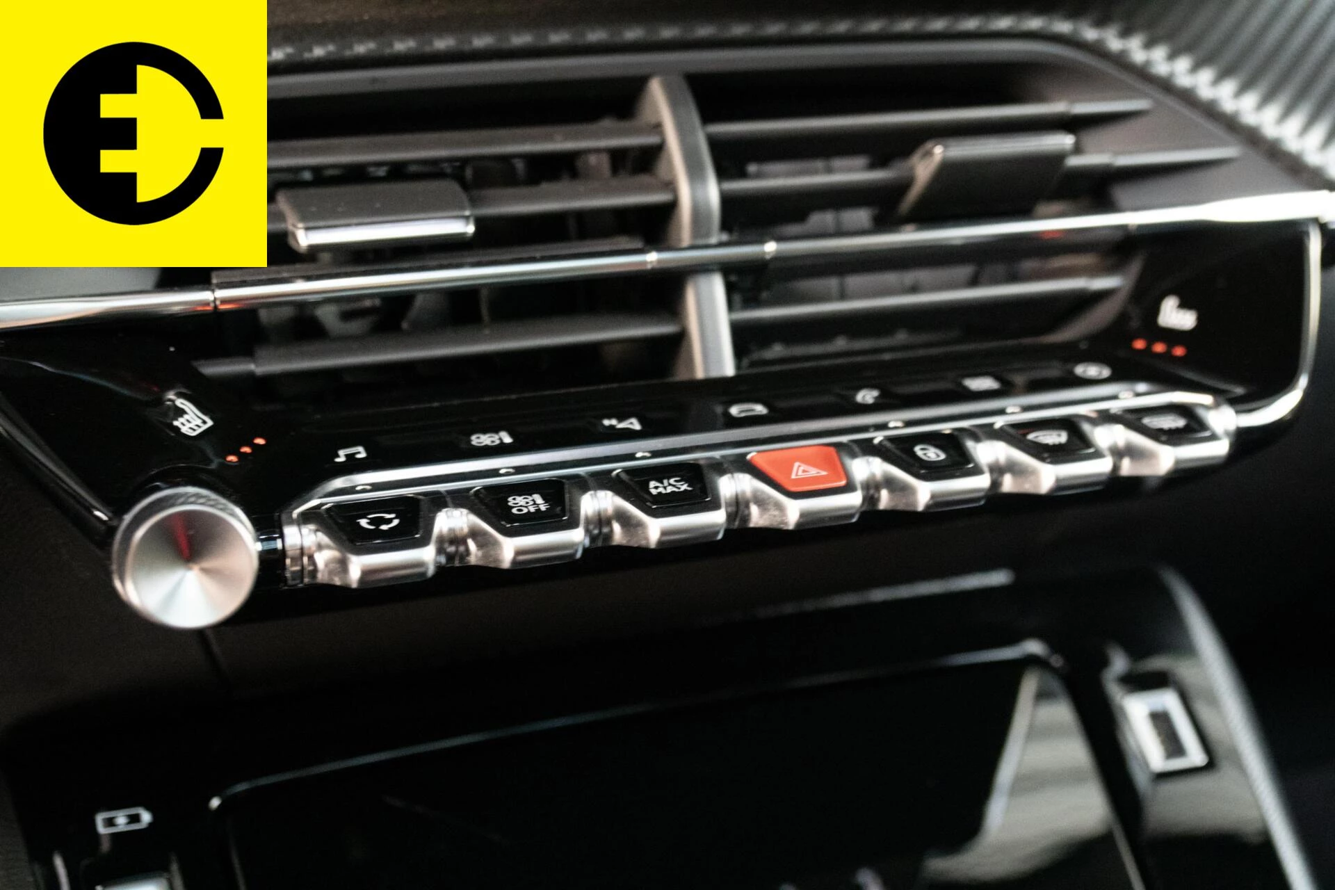 Hoofdafbeelding Peugeot e-2008