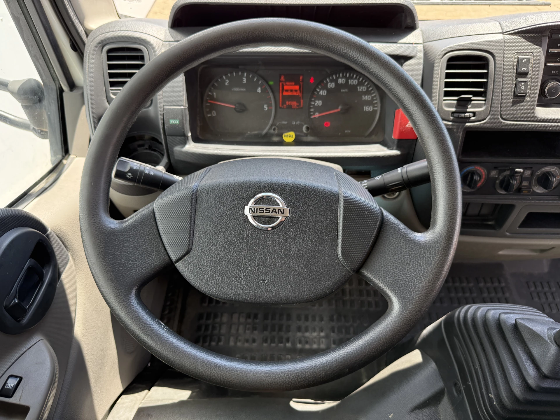 Hoofdafbeelding Nissan NT400