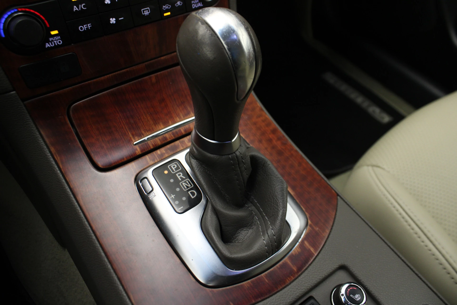 Hoofdafbeelding Infiniti G37