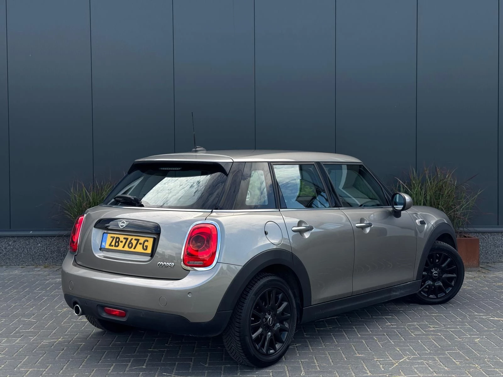 Hoofdafbeelding MINI 5-deurs