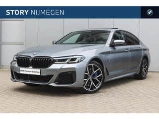 Hoofdafbeelding BMW 5 Serie BMW 5 Serie 545e xDrive High Executive M Sport Automaat / Schuif-kanteldak / Laserlight / Parking Assistant Plus / Comfort Access / Active Steering / Head-Up