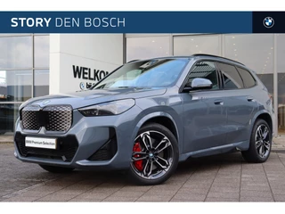 BMW iX1 eDrive20 M Sport / Panoramadak / Trekhaak / Sportstoelen / Achteruitrijcamera / M Adaptief onderstel / Adaptieve LED / Comfort Access / Parking Assistant