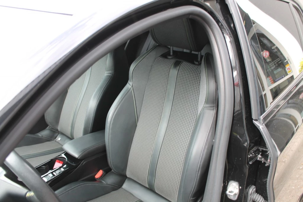 Hoofdafbeelding Peugeot e-208