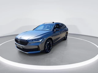 Hoofdafbeelding Škoda Superb Škoda Superb combi Sportline Business 1.5 TSI PHEV 150 kW / 204 PK Combi | Metallic Lak | 19'' Velgen | Travel assist Plus | 2000,- inruilvoordeel