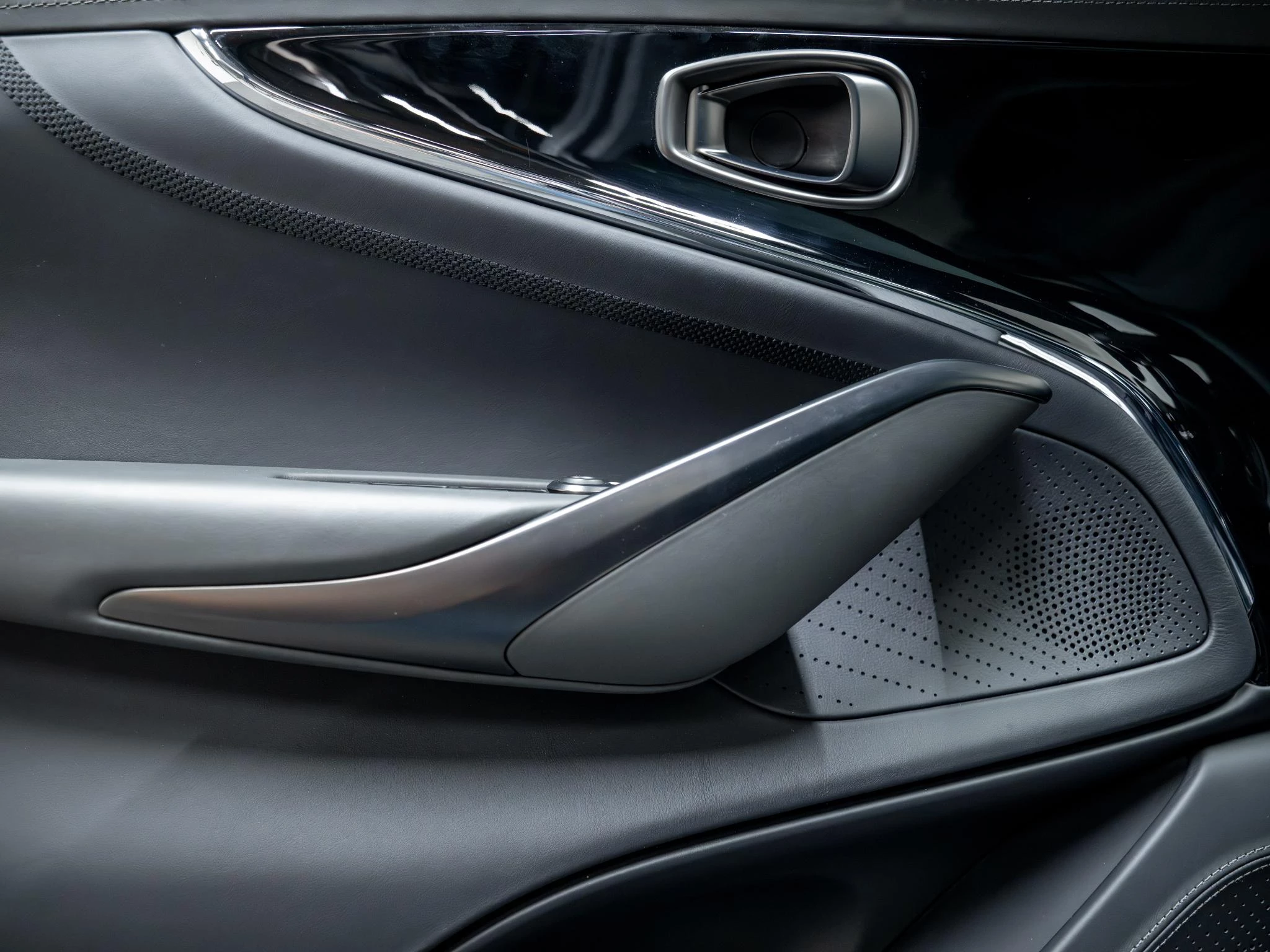 Hoofdafbeelding Aston Martin DBX