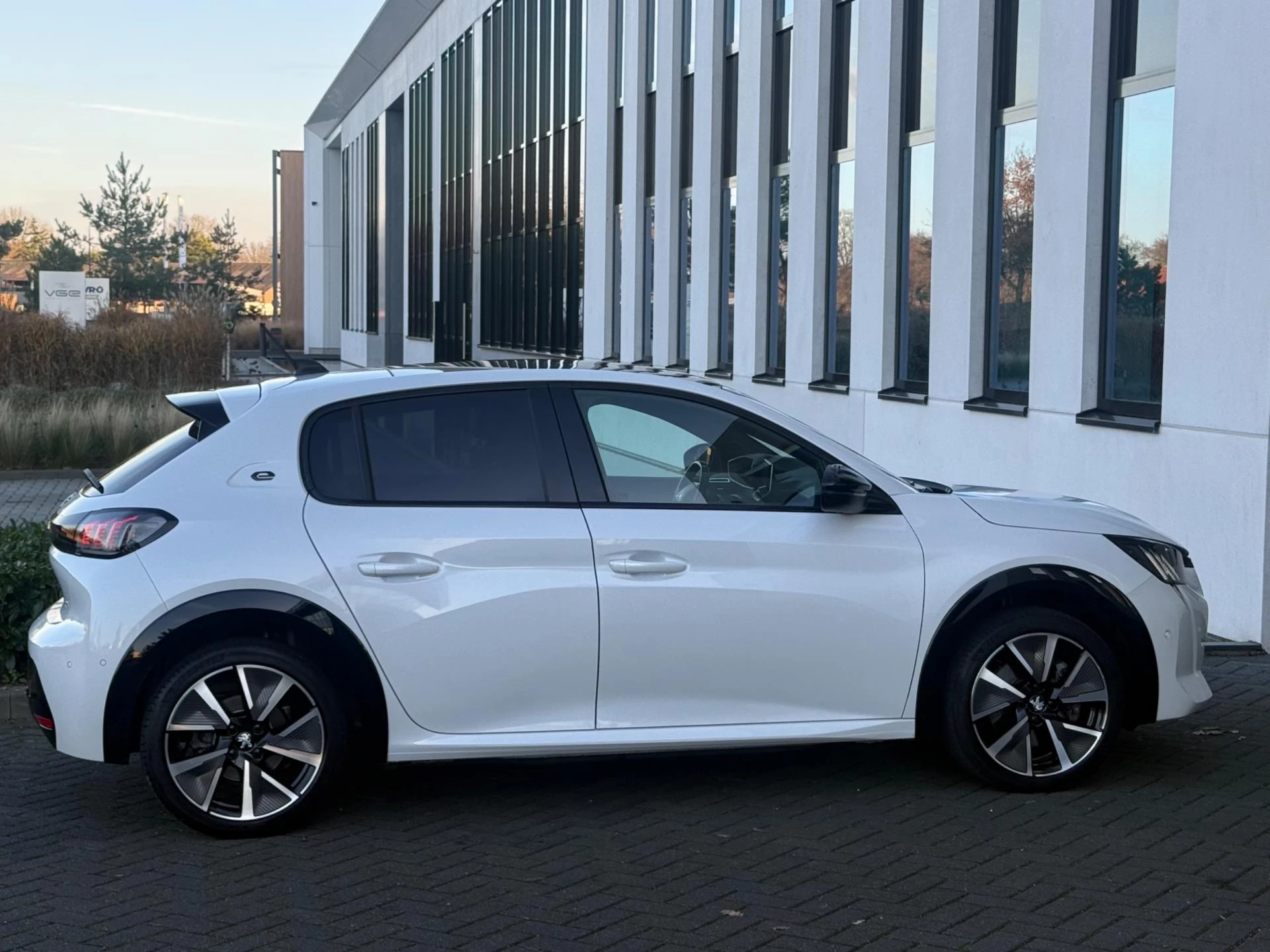 Hoofdafbeelding Peugeot e-208