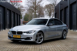 BMW 3-serie 320i High Executive *Carplay* Leder* NAP* Navi*