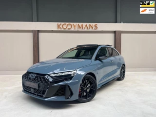 Hoofdafbeelding Audi RS3 Audi A3 Sportback 2.5 TFSI RS 3 quattro PANO|KUIPSTOELEN|FACELIFT|CARBON|CAMERA|ACC|KEYLESS|SFEER|VOL!