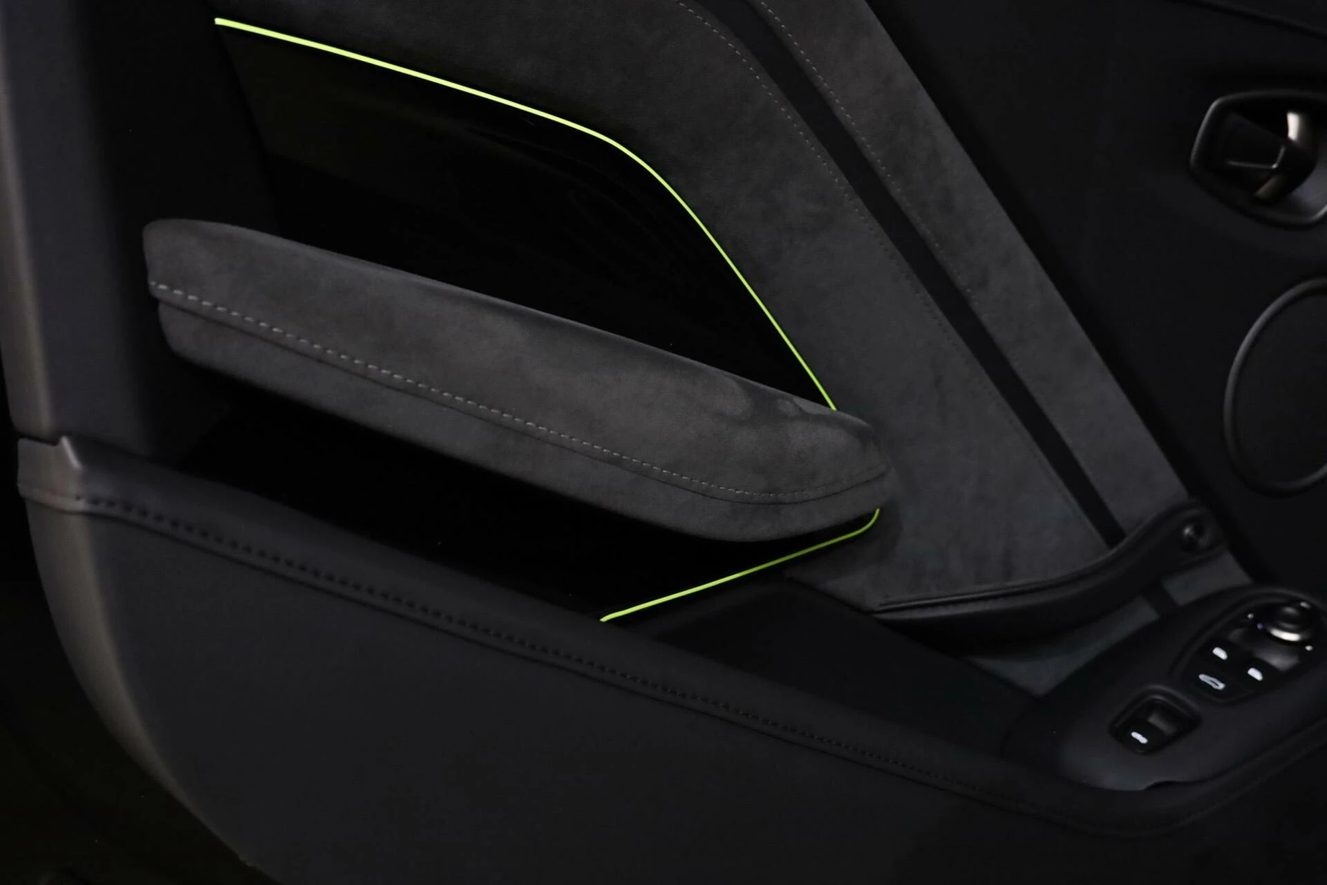 Hoofdafbeelding Aston Martin V8 Vantage