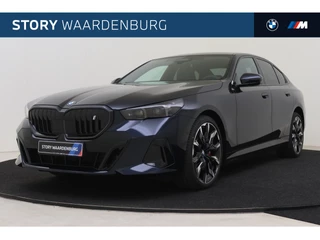 BMW i5 eDrive40 M Sport / Panoramadak / Trekhaak / Achteruitrijcamera / Stoelventilatie / Stuurverwarming / Adaptieve LED / Parking Assistant