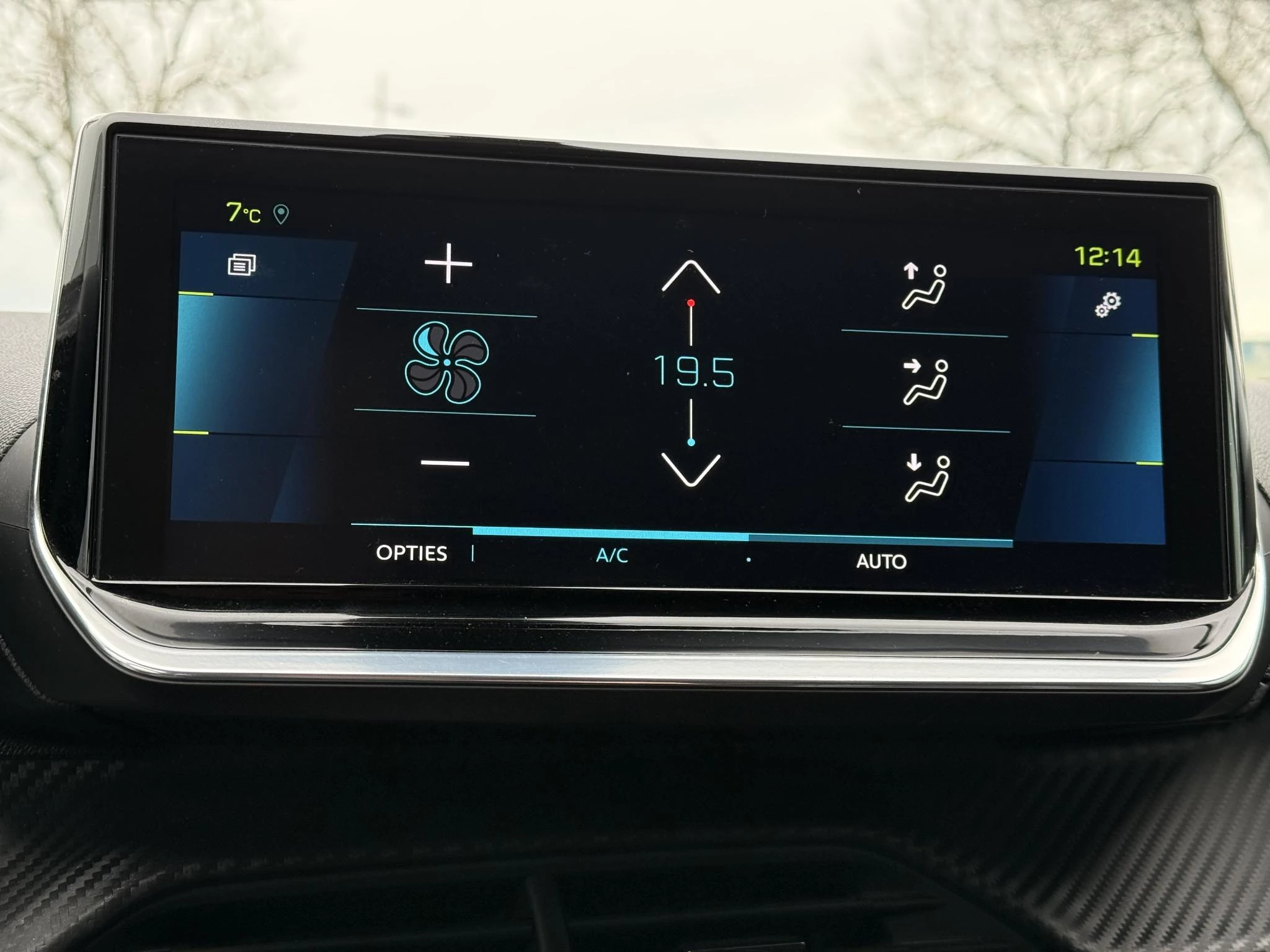 Hoofdafbeelding Peugeot e-2008