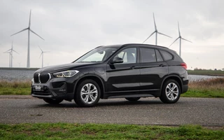 Hoofdafbeelding BMW X1 BMW X1 xDrive25e Executive X CAMERA / CARPLAY / HEAD UP DISPLAY / LEDER / LED / CRUISE CONTROLE / STOELVERWARMING