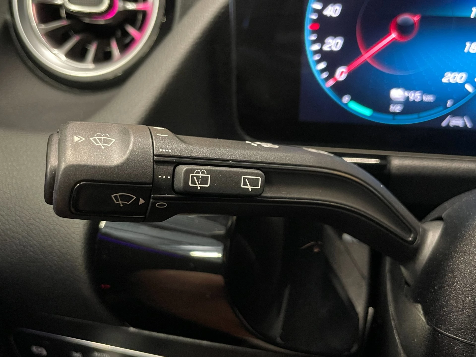 Hoofdafbeelding Mercedes-Benz EQA
