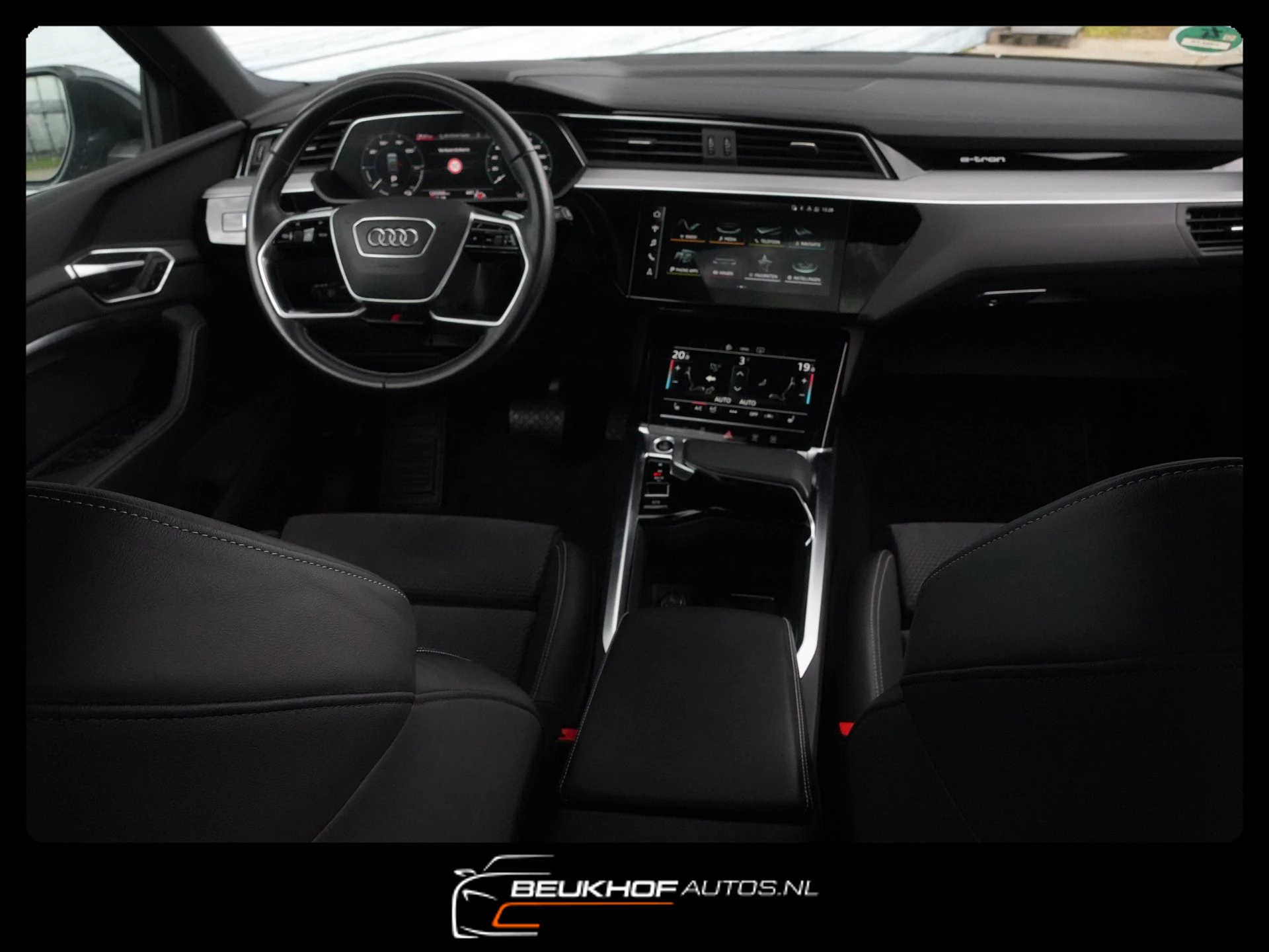 Hoofdafbeelding Audi e-tron