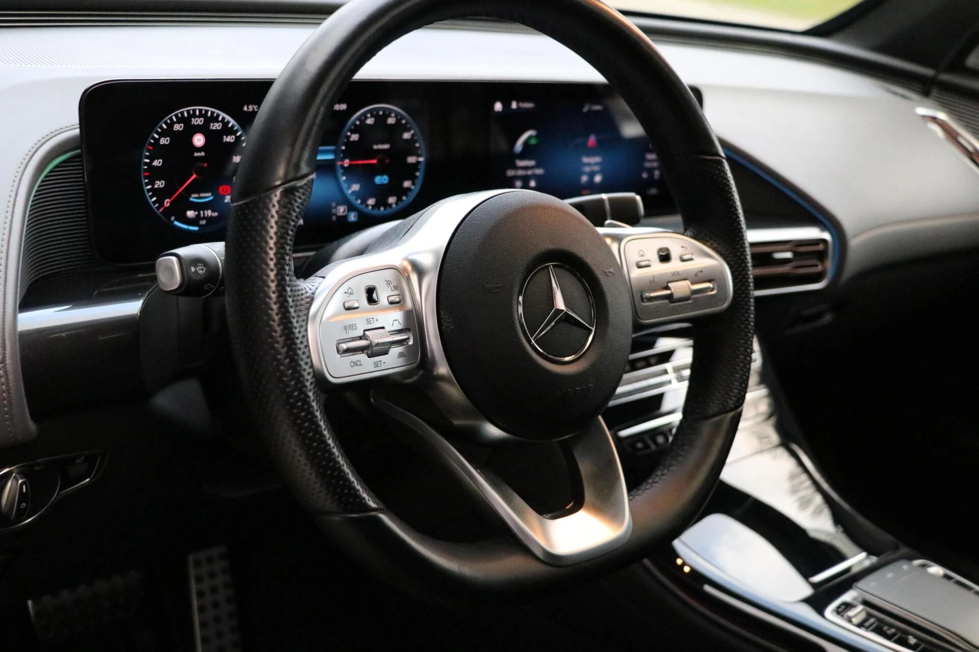 Hoofdafbeelding Mercedes-Benz EQC