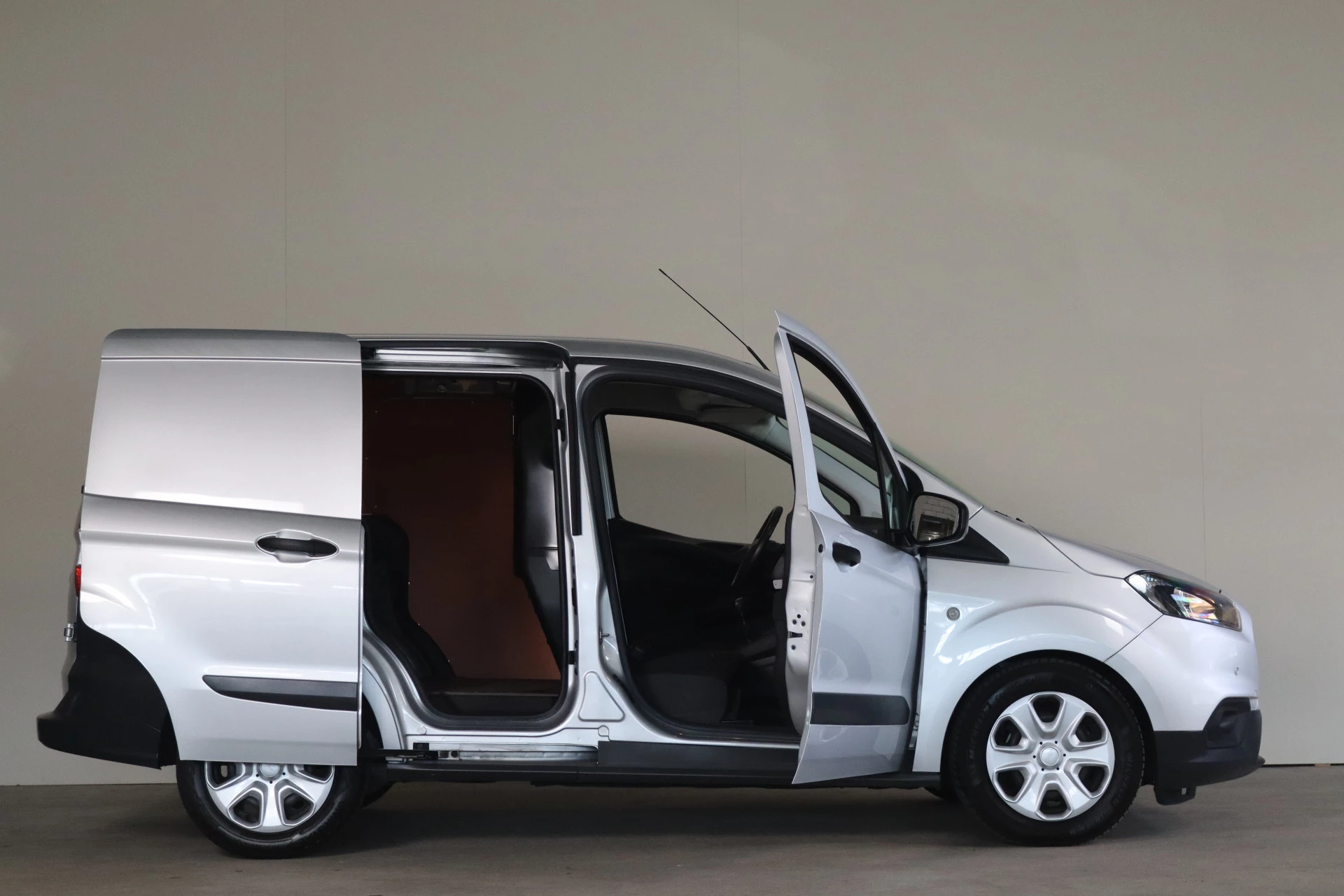 Hoofdafbeelding Ford Transit Courier