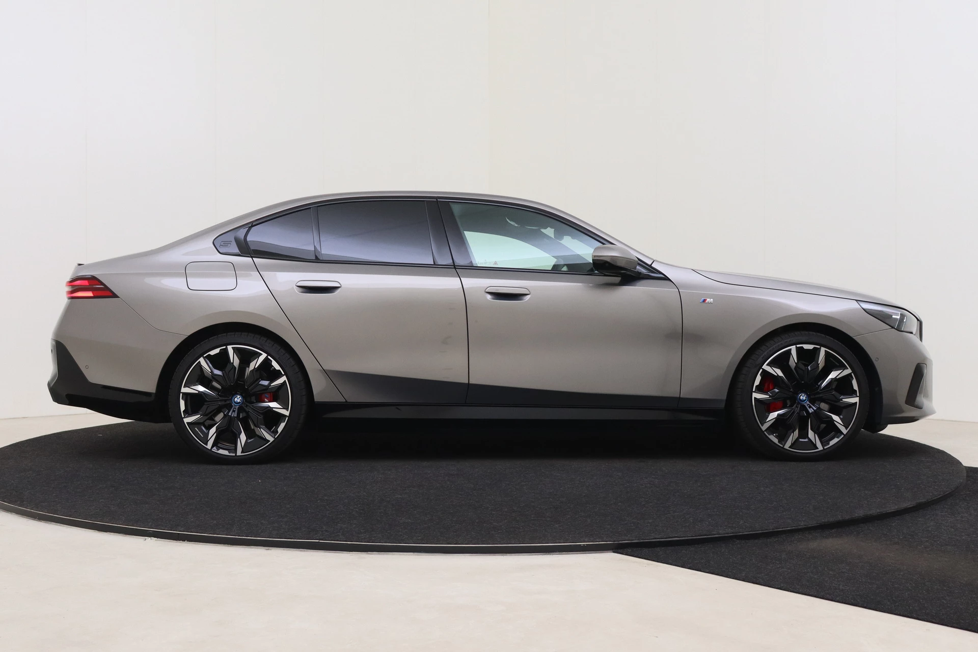 Hoofdafbeelding BMW i5