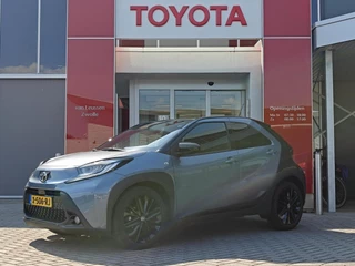 Toyota Aygo X PREMIUM TREKHAAK NAVI STOELVERW LEDER APPLE/ANDROID PARKSENS KEYLESS 18" LM-VELGEN