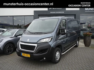 Hoofdafbeelding Peugeot Boxer Peugeot Boxer 330 2.2 BlueHDi 140 L2H1 Premium - Trekhaak - Achteruitrijcamera - All Seasonbanden - Sidebars