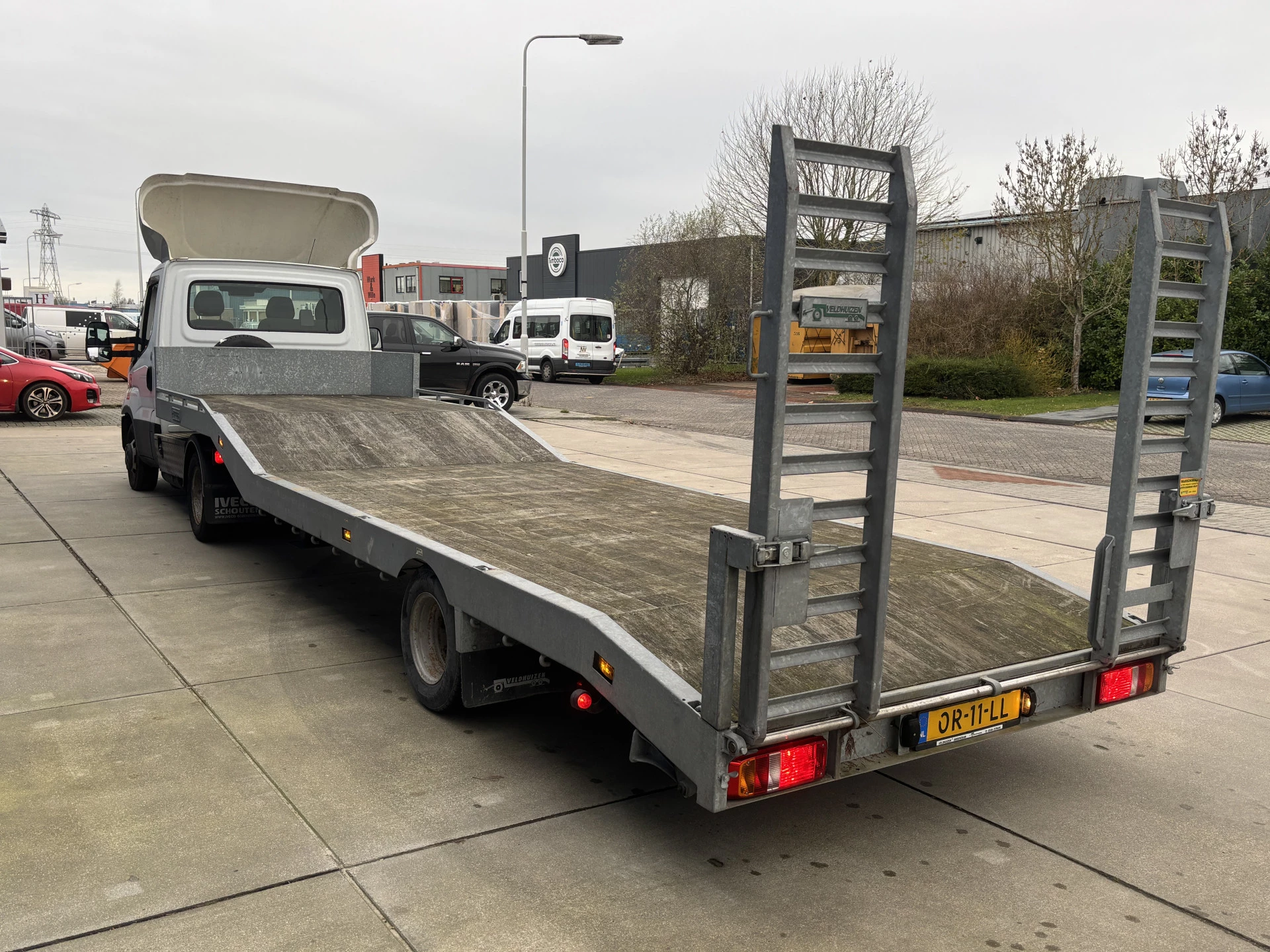 Hoofdafbeelding Iveco 40C18 3.0 180 PK Automaat Be Trekker + Veldhuizen P45-1 2019 Semi Dieplader