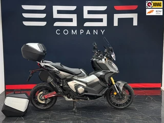 Hoofdafbeelding Honda X-ADV Honda Scooter X ADV 750 Akrapovic Top/Zijkoffers Smoke LED