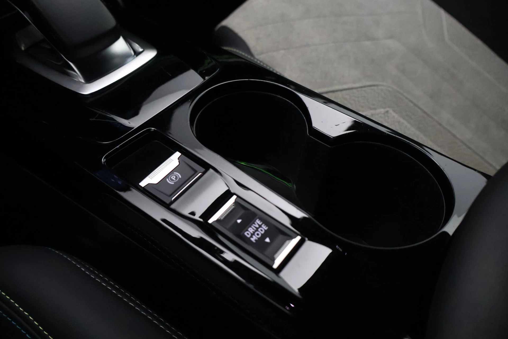 Hoofdafbeelding Peugeot e-2008