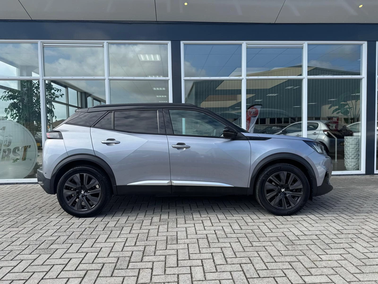 Hoofdafbeelding Peugeot e-2008