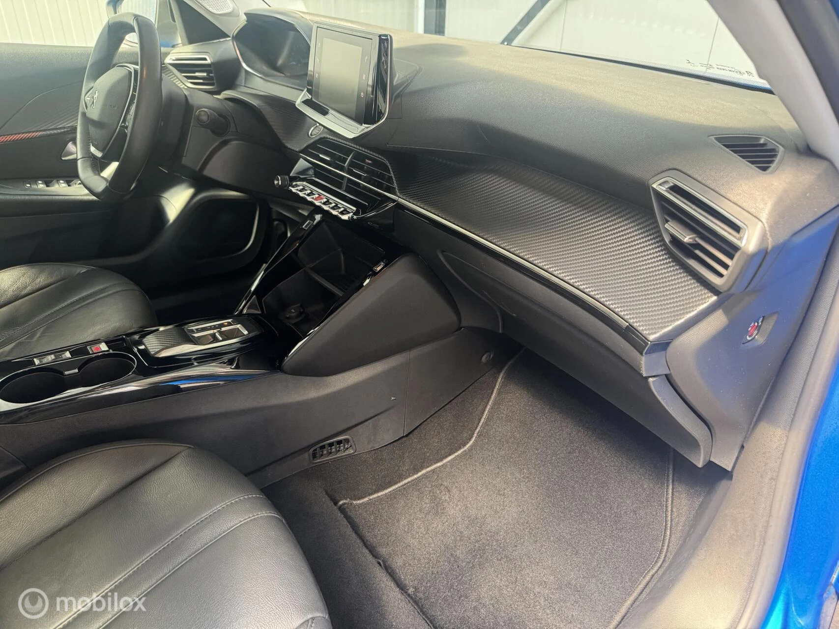 Hoofdafbeelding Peugeot e-2008