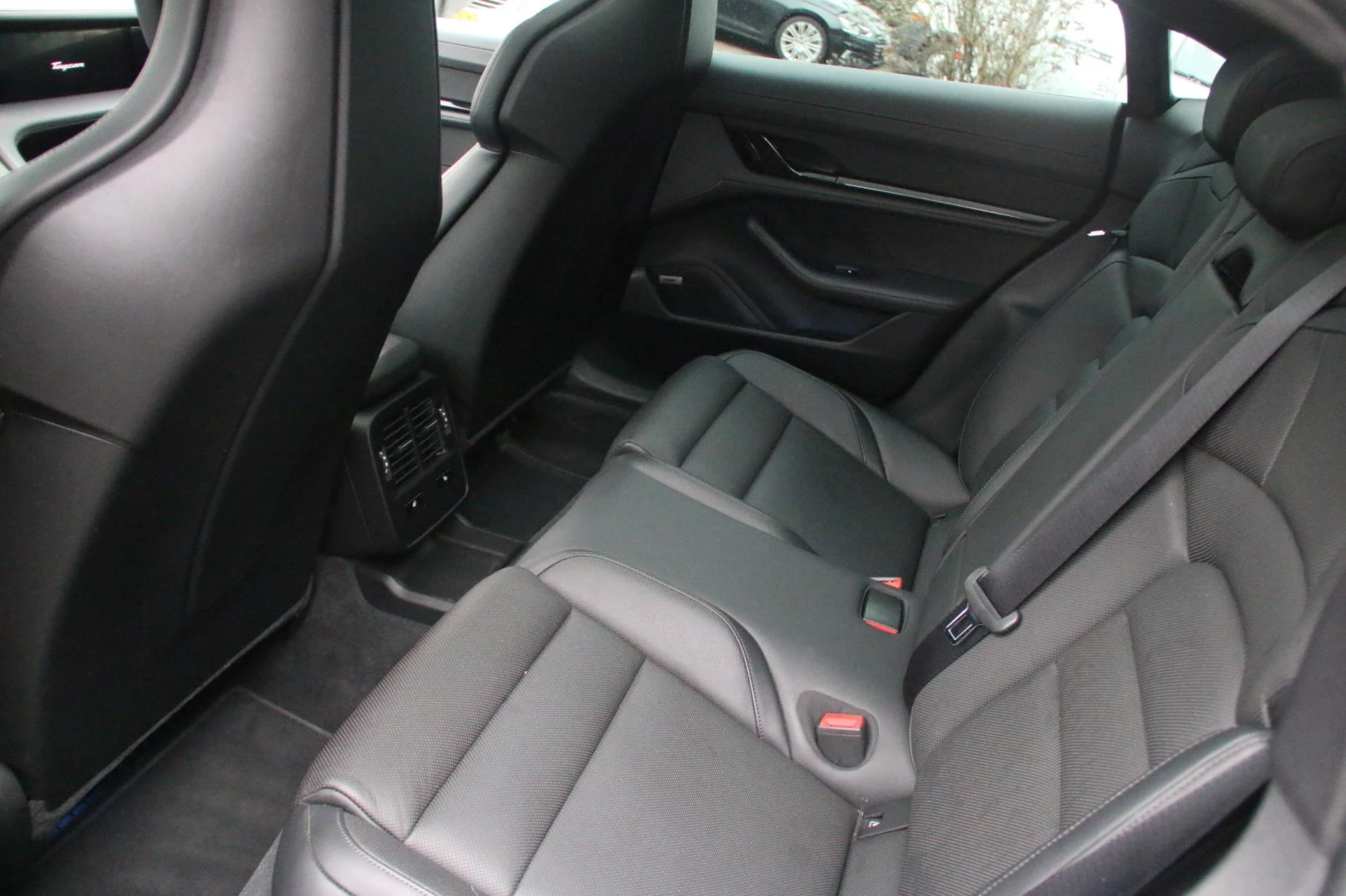 Hoofdafbeelding Porsche Taycan