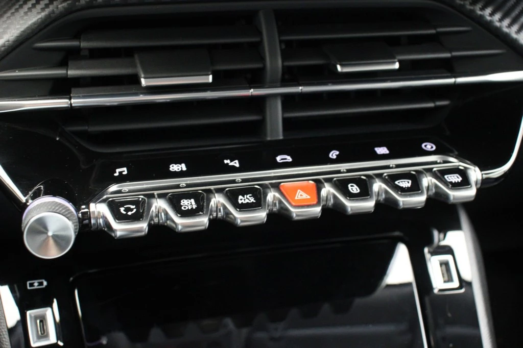 Hoofdafbeelding Peugeot e-2008