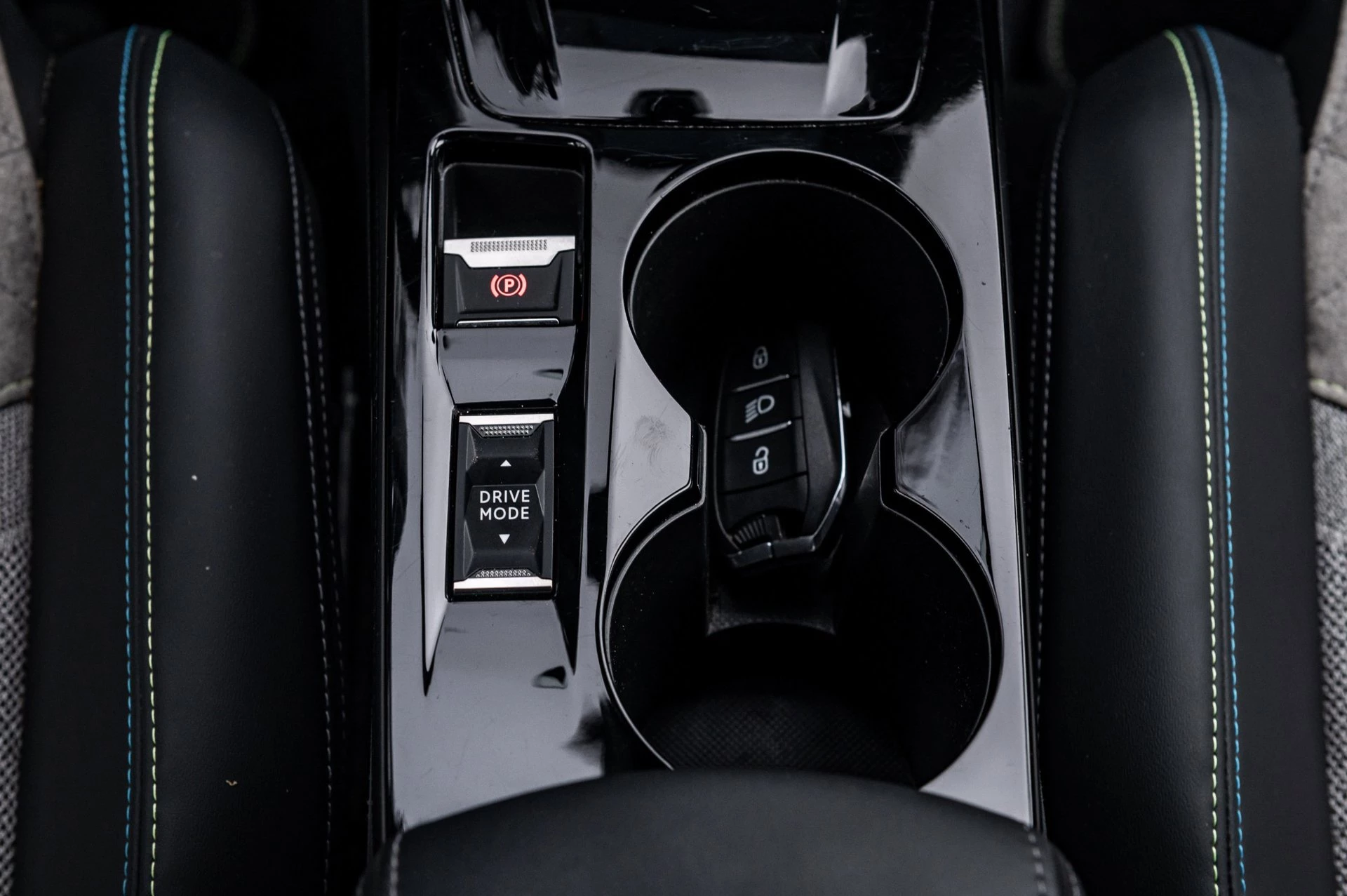 Hoofdafbeelding Peugeot e-2008