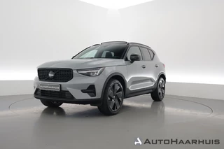 Hoofdafbeelding Volvo XC40 Volvo XC40 B3 Plus Black Edition | Pano | Keyless | H&K | 360Cam| Stoel- Stuurverw. | CarPlay | Pilot Assist | Google | ACC