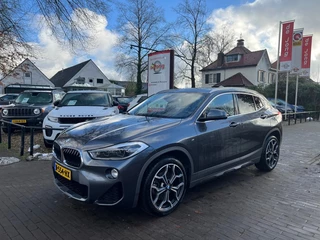 BMW X2 SDRIVE20I HIGH EXECUTIVE 192PK M-PAKKET AUT. / SCHUIFDAK / 19'' LMV / NAVI / LEDER / CAMERA