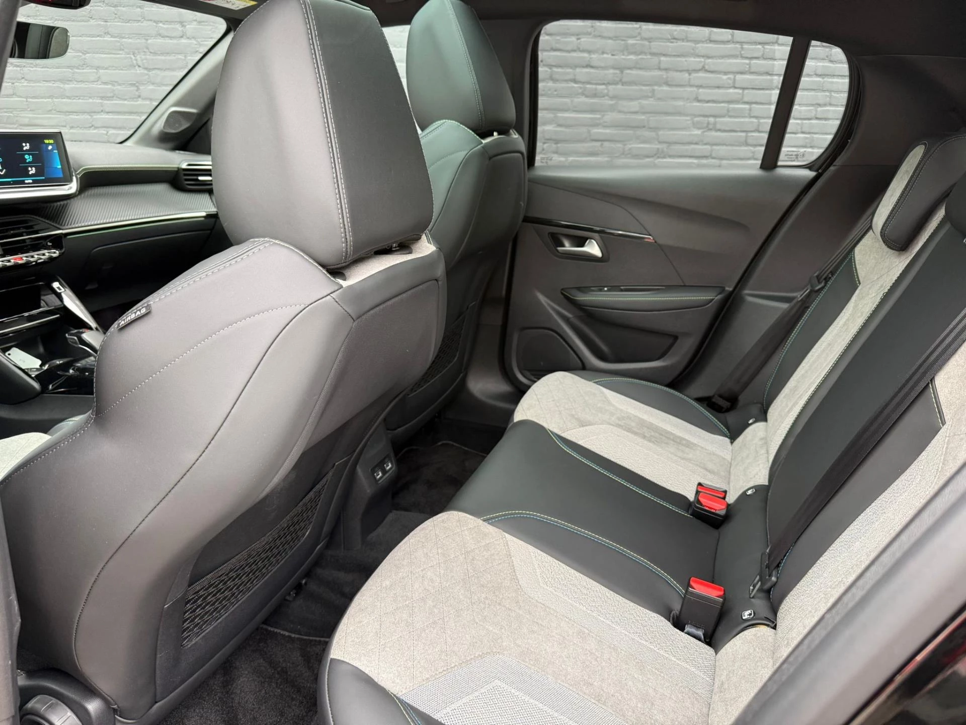 Hoofdafbeelding Peugeot e-208